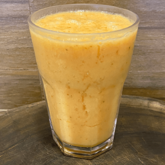 Vitamina de frutas c/ suco de laranja